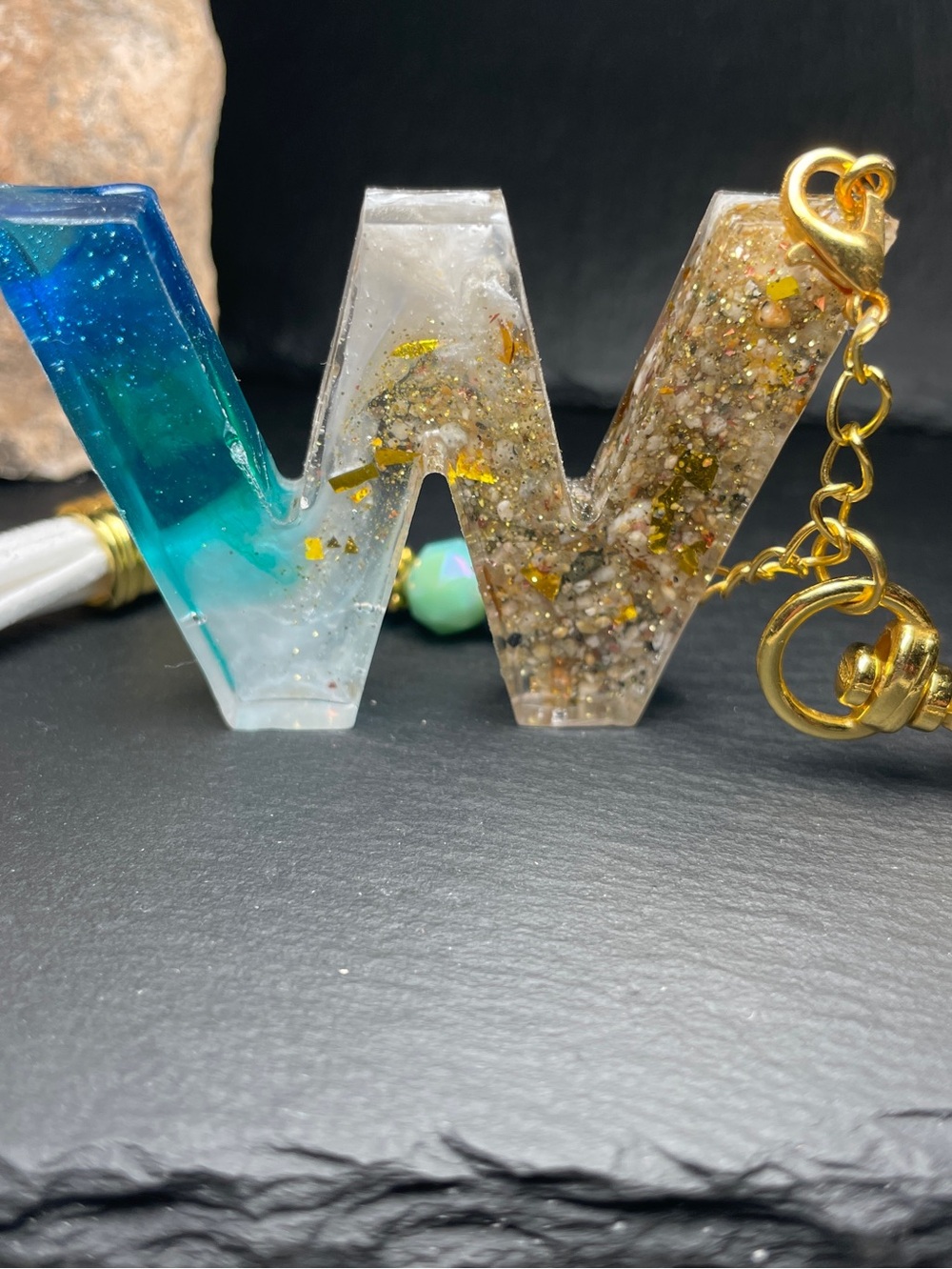 Genuine SOCAL Sand Custom Resin Initial ‘W’ Beach Themed Sea Side Keychain - Picture 5 of 10